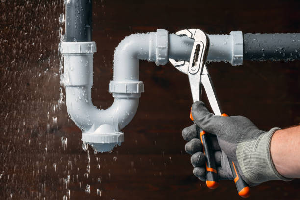 Professional Emergency Plumber technician working in Bradford, IN